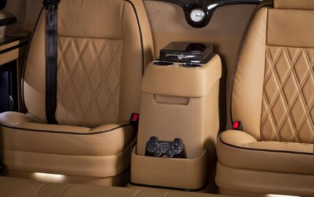 KLASSEN VIP VAN MVD 9006