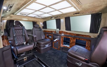 KLASSEN VIP VAN MVD 9056