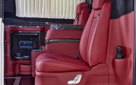 KLASSEN VIP VAN MVD 9033