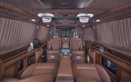 KLASSEN VIP VAN MVD 9019