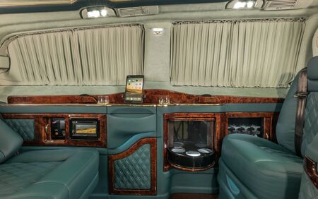 KLASSEN VIP VAN MVD 9026