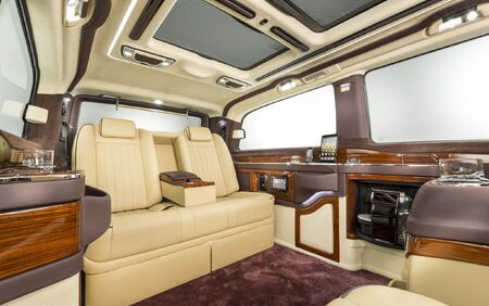 KLASSEN VIP VAN MVD 9052