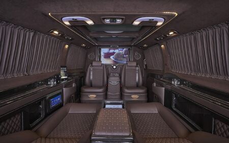 KLASSEN VIP VAN MVD 9032