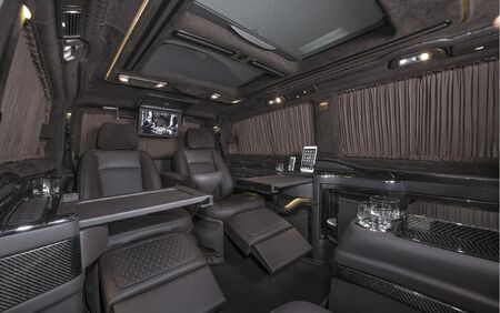 KLASSEN VIP VAN MVD 9021