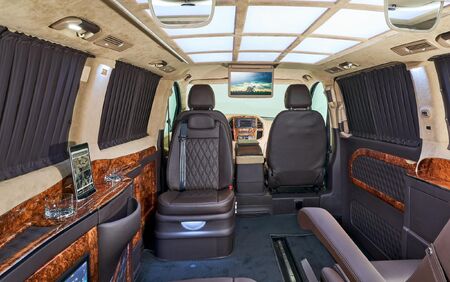 KLASSEN VIP VAN MVD 9056