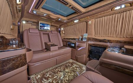 KLASSEN VIP VAN MVD 9023