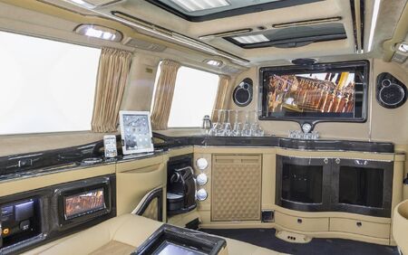 KLASSEN VIP VAN MVD 9000