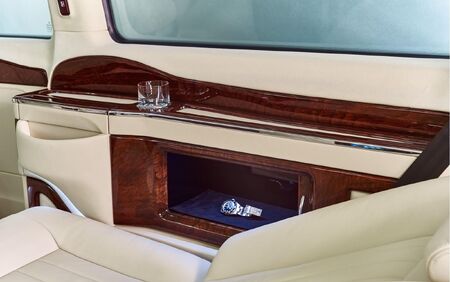 KLASSEN VIP VAN MVD 9024