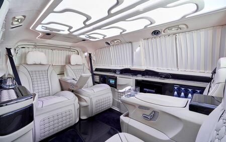 KLASSEN VIP VAN MVD 9057