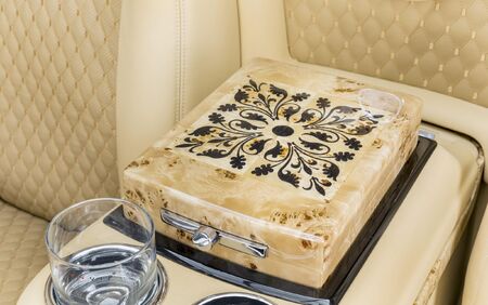 KLASSEN VIP VAN MVD 9013