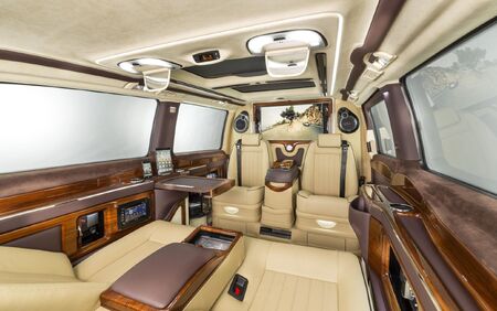 KLASSEN VIP VAN MVD 9025