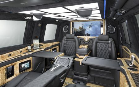 KLASSEN VIP VAN MVD 9011