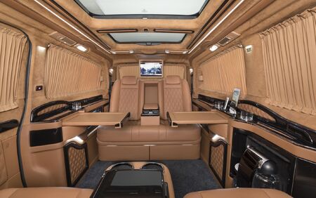 KLASSEN VIP VAN MVD 9017