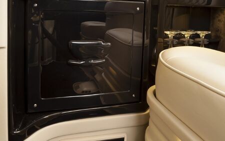 KLASSEN VIP VAN MVD 9001