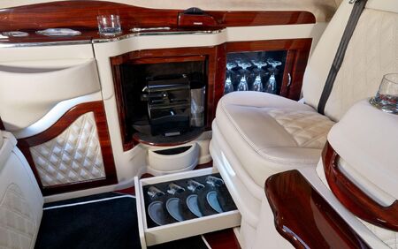 KLASSEN VIP VAN MVD 9053