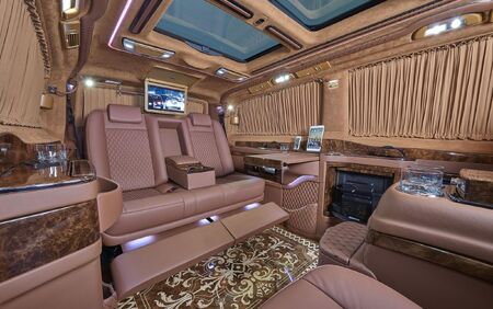 KLASSEN VIP VAN MVD 9023