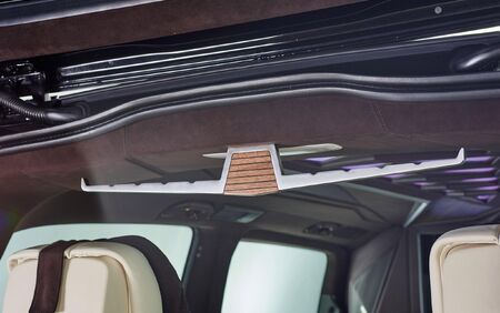 KLASSEN VIP VAN MVD 9027