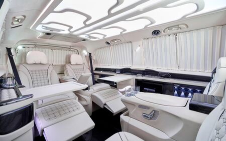 KLASSEN VIP VAN MVD 9057