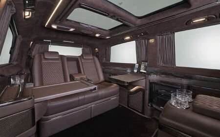 KLASSEN VIP VAN MVD 9032