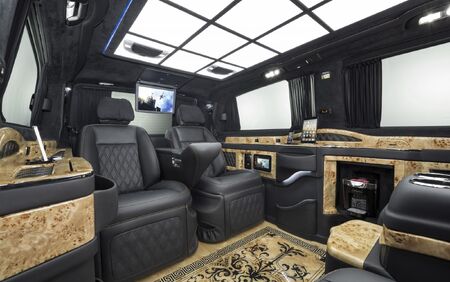 KLASSEN VIP VAN MVD 9011