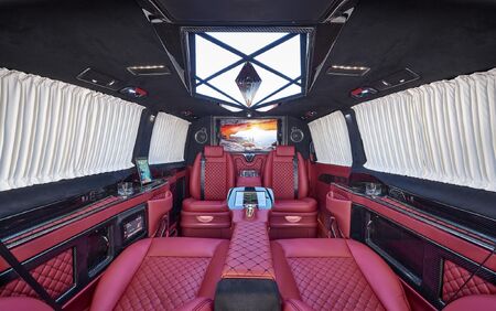 KLASSEN VIP VAN MVD 9033