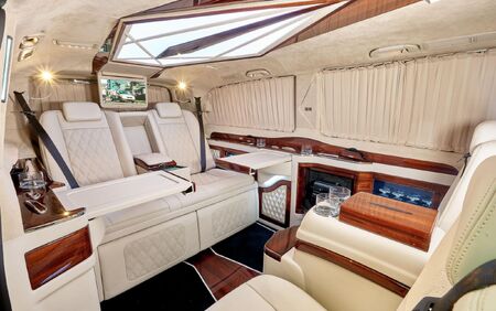 KLASSEN VIP VAN MVD 9053