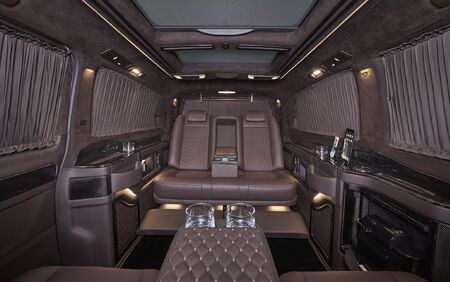 KLASSEN VIP VAN MVD 9032