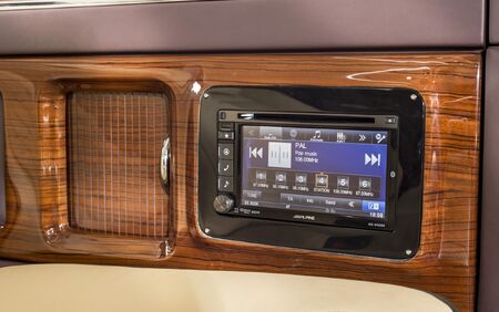 KLASSEN VIP VAN MVD 9052