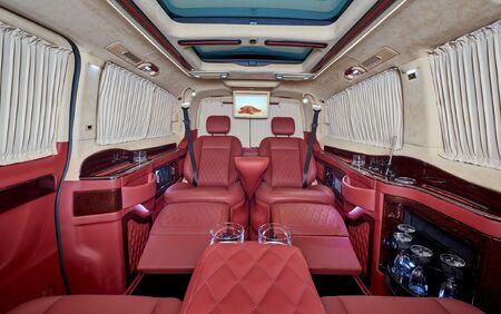 KLASSEN VIP VAN MVD 9034