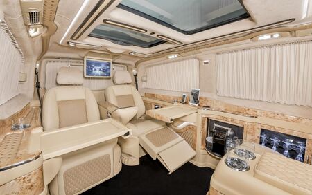 KLASSEN VIP VAN MVD 9020