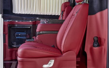 KLASSEN VIP VAN MVD 9033