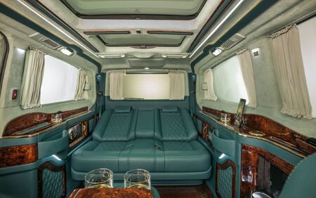 KLASSEN VIP VAN MVD 9026