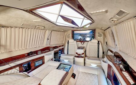 KLASSEN VIP VAN MVD 9053