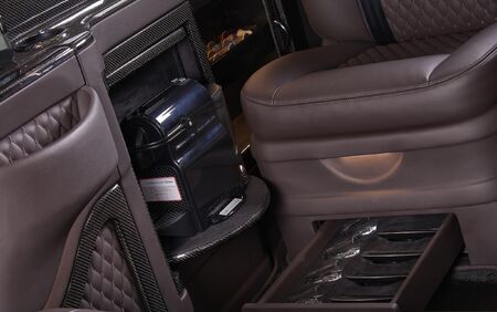 KLASSEN VIP VAN MVD 9032