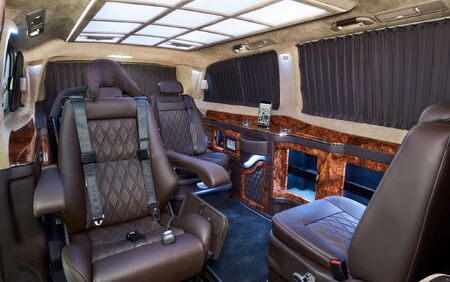 KLASSEN VIP VAN MVD 9056