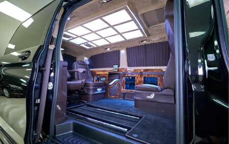 KLASSEN VIP VAN MVD 9056