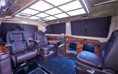 KLASSEN VIP VAN MVD 9056