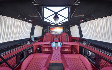 KLASSEN VIP VAN MVD 9033