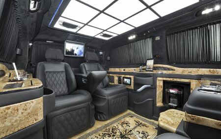 KLASSEN VIP VAN MVD 9011