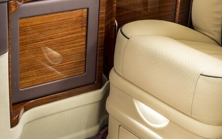 KLASSEN VIP VAN MVD 9052