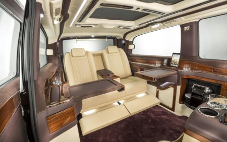 KLASSEN VIP VAN MVD 9025