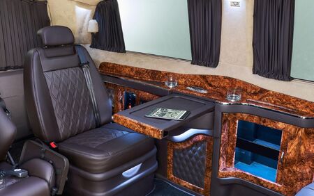 KLASSEN VIP VAN MVD 9056