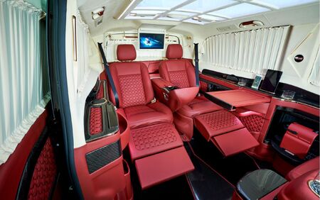 KLASSEN VIP VAN MVD 9047