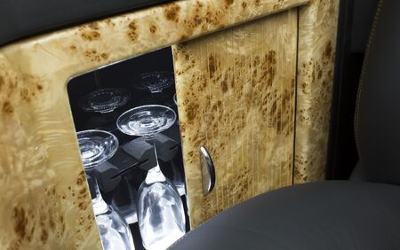 KLASSEN VIP VAN MVD 9011