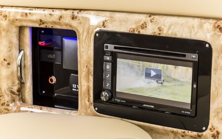 KLASSEN VIP VAN MVD 9013