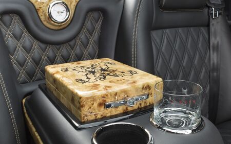 KLASSEN VIP VAN MVD 9011