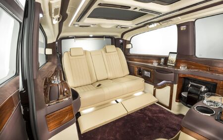 KLASSEN VIP VAN MVD 9025