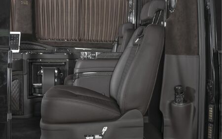 KLASSEN VIP VAN MVD 9021