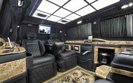 KLASSEN VIP VAN MVD 9011