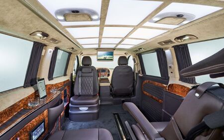 KLASSEN VIP VAN MVD 9056